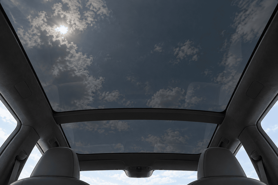TESLA スマートフィルムがスモーク状態とマット状態に切り替わるイメージ
